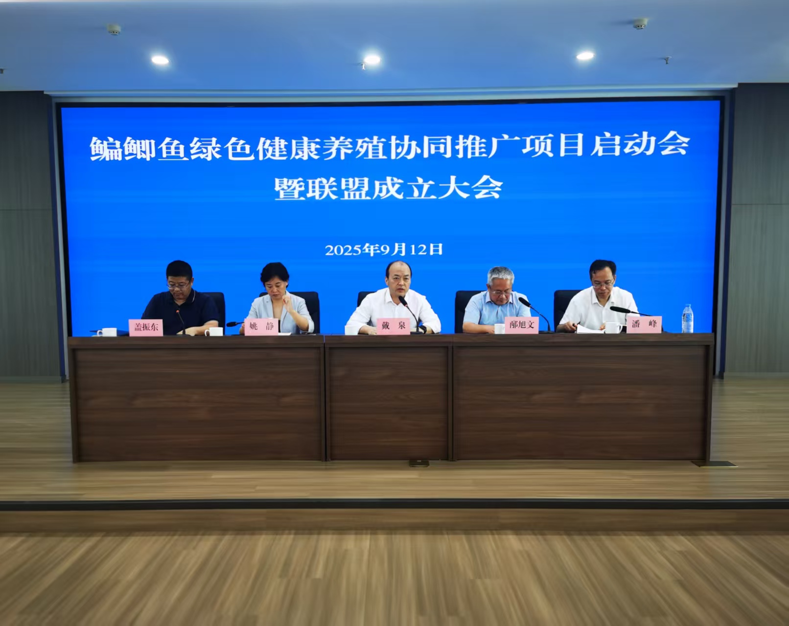 我市“鳊鲫鱼绿色健康养殖协同推广”项目正式启动，赋能畜牧渔业饲料绿色发展